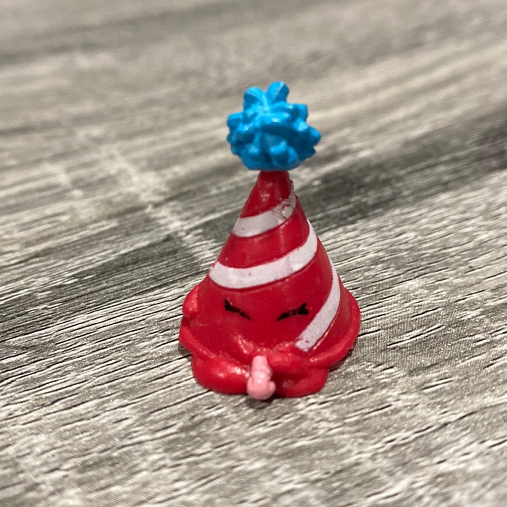Shopkins | Party Time: Red Marty Party Hat (4-070) - Mini Collectable Figure